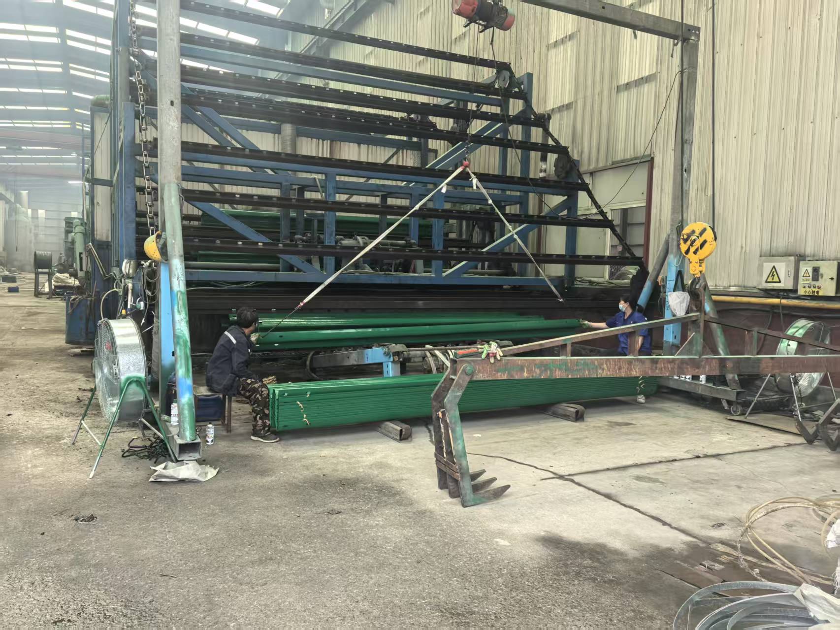 昆明市热镀锌波形护栏环氧锌基波形护栏 - 价格